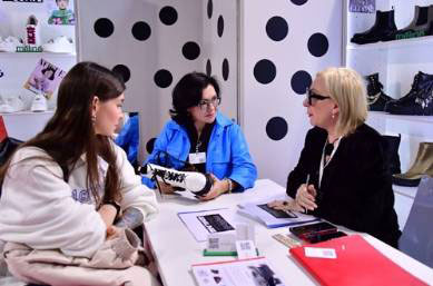 华耀鞋业闪耀莫斯科国际鞋业及皮革制品展览会，共拓东欧市场新机遇